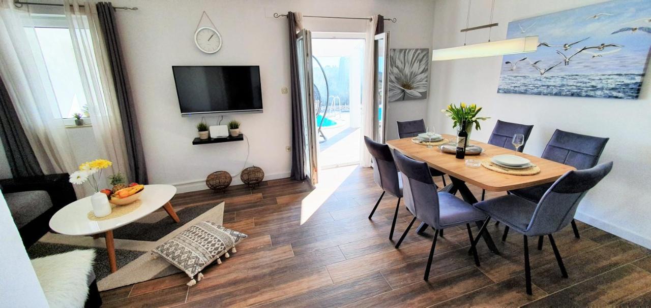 Anas Lagoon Holiday House With Pool At Azure Beach Мали Дървеник Екстериор снимка