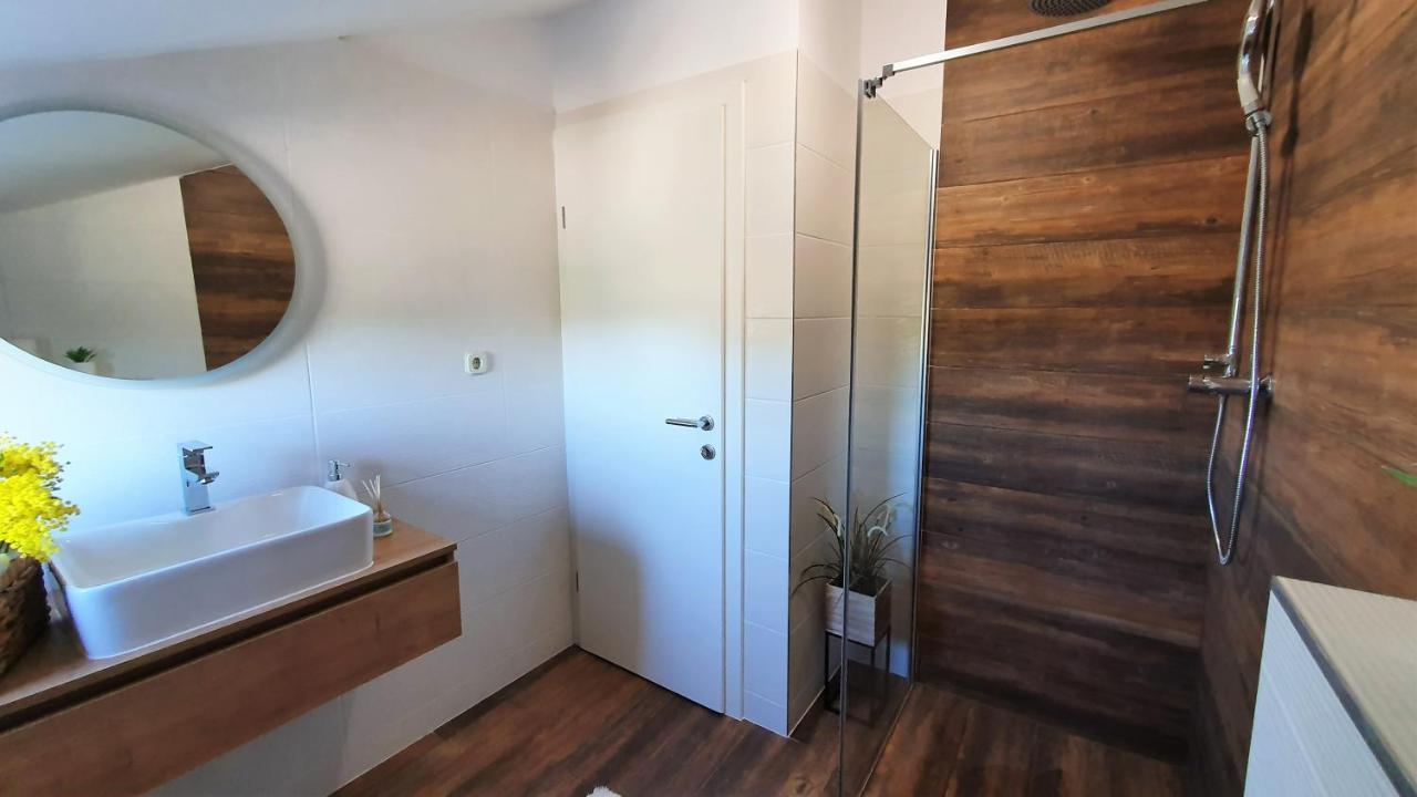 Anas Lagoon Holiday House With Pool At Azure Beach Мали Дървеник Екстериор снимка